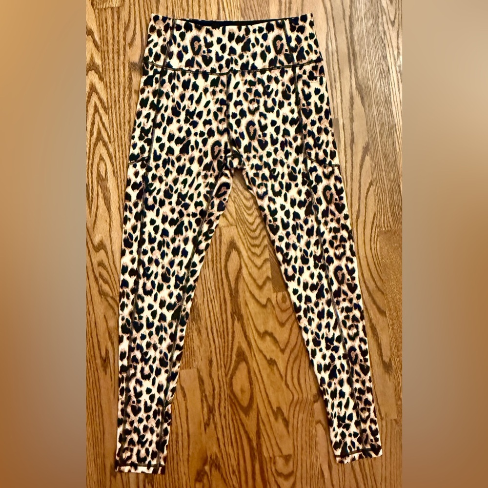 Victoria’s Secret Leopard Print Women’s Leggings - Picture 2 of 6